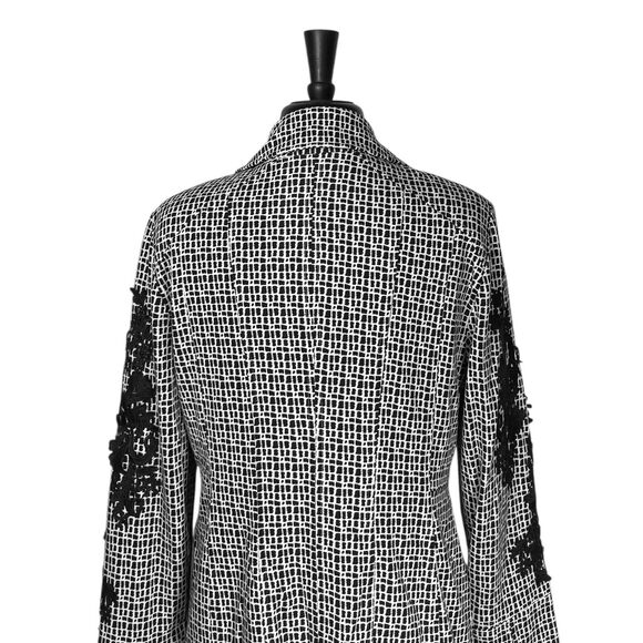 Chico's Jacket Black White Floral Lace Embroidered Applique Sleeve Size 1/M/8/10 - Picture 8 of 10